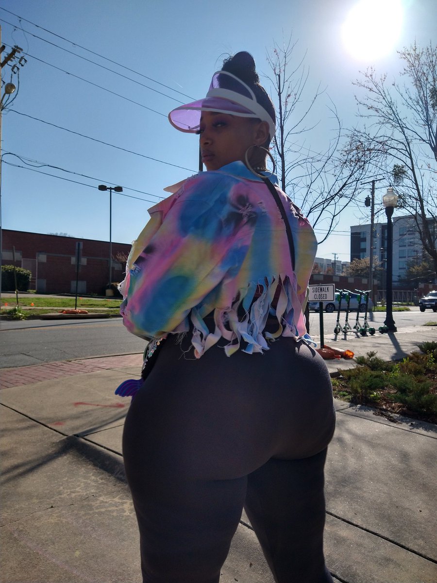 MangoSexyy's tweet photo. Today's weather was Amazing... https://t.co/WDLqYRQvLN
