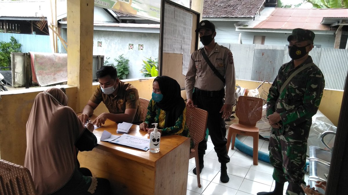 Desakusambi's tweet photo. Pembagian BLT Tahap III kpd 24 KPM Desa Kusambi Hilir https://t.co/Yh8iqSVG2S