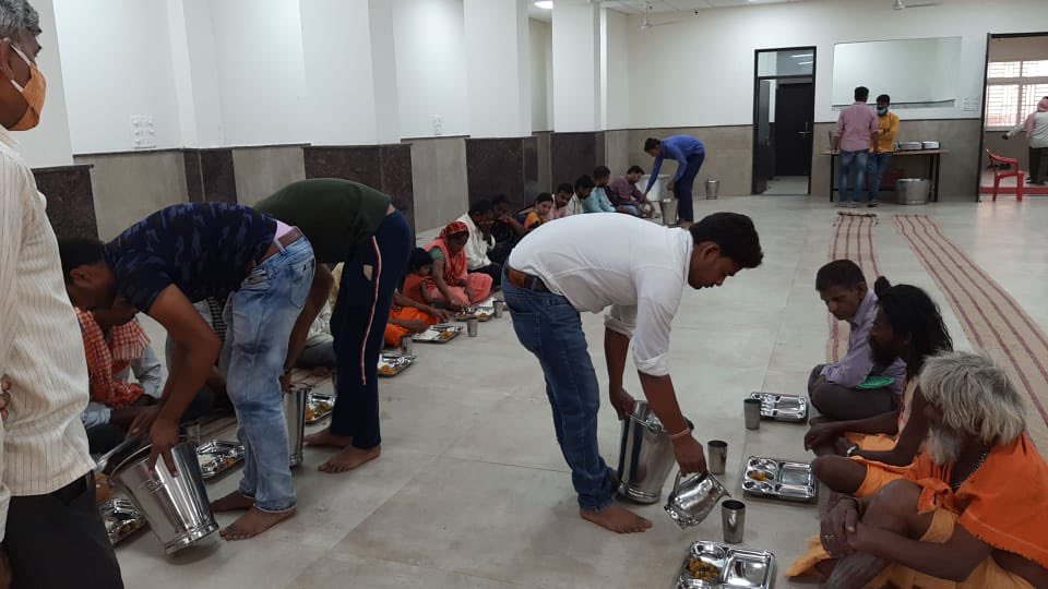 ShriVishwanath's tweet photo. श्री काशी विश्वनाथ मंदिर अन्नक्षेत्र में आज दिनांक 02-04-2021 को विनीत प्लास्टिक लिमिटेड जी के सहयोग द्वारा श्रद्धालुओं को भोजन कराया गया
#Annkshetra #Anndan #Bhojan #Prasad #Shrikashivishwanath #MataAnnpurna https://t.co/WYF66WN1Jj