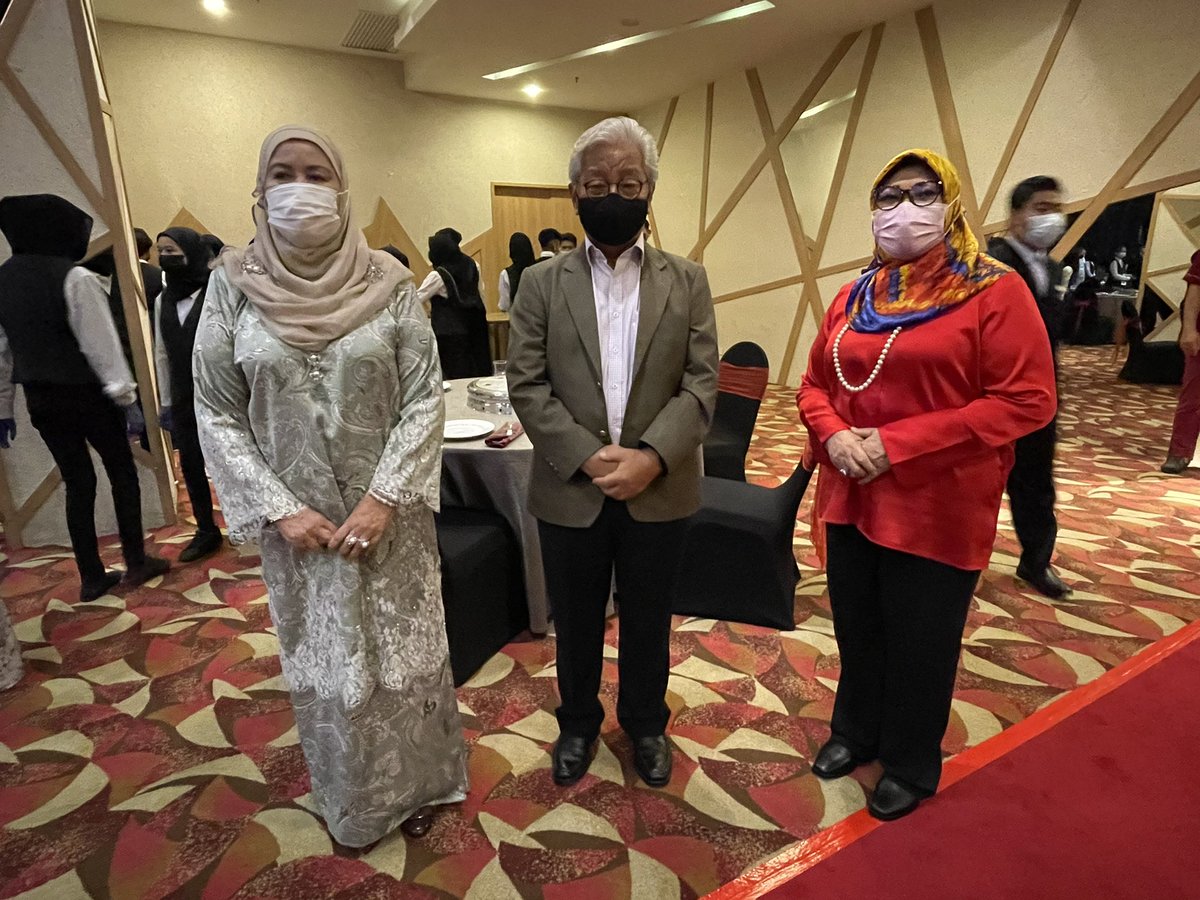 MisiahTaib's tweet photo. Pemimpin-pemimpin Gabungan Parti Sarawak (GPS) di majlis Perjumpaan Pemimpin Bersama Masyarakat yang akan dihadiri YAB PM @MuhyiddinYassin sebentar lagi https://t.co/cNULDVJwGr