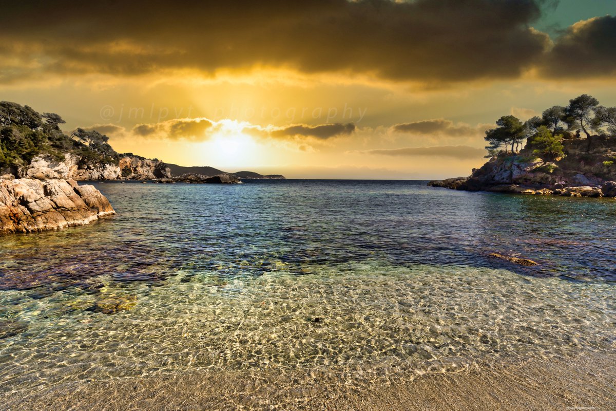 jmlpyt's tweet photo. L'anse de #Magaud à #Toulon pour vous souhaiter un excellent #weekend de #Paques2021
#CotedAzurFrance #toulon #toulonforever #regionsud #igertoulon #jmlpyt #photography #gettyimagescontributor #canonfrance #gettyimages #sunset #picoftheday #photooftheday #FranceMagique https://t.co/g9R809DJOW