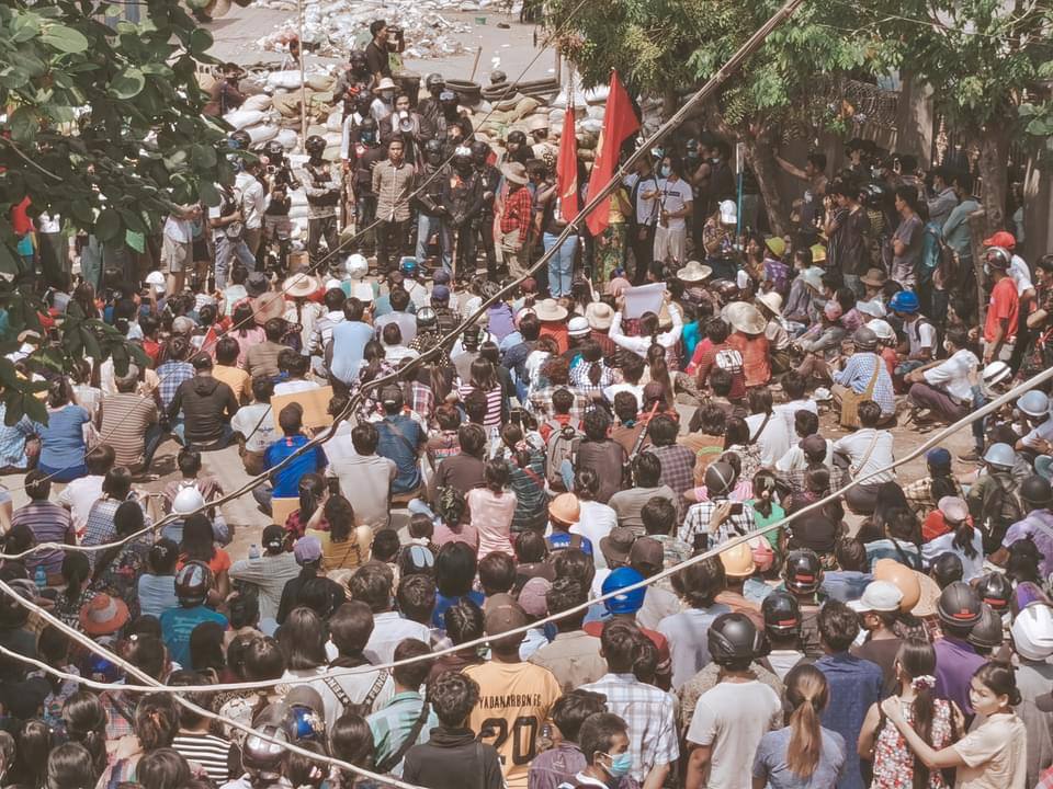 HunnieTreasure's tweet photo. Monywa’s powerful strike never goes down. It still stand tall even there were brutal crackdowns and inhumane killings by Military Junta. Their courage and craving for democracy is enormous. 
NEWS SUPPRESSION 
#Apr2Coup
#WhatsHappeningInMyanmar
#InternetShutdown https://t.co/rNmRFyIAoj