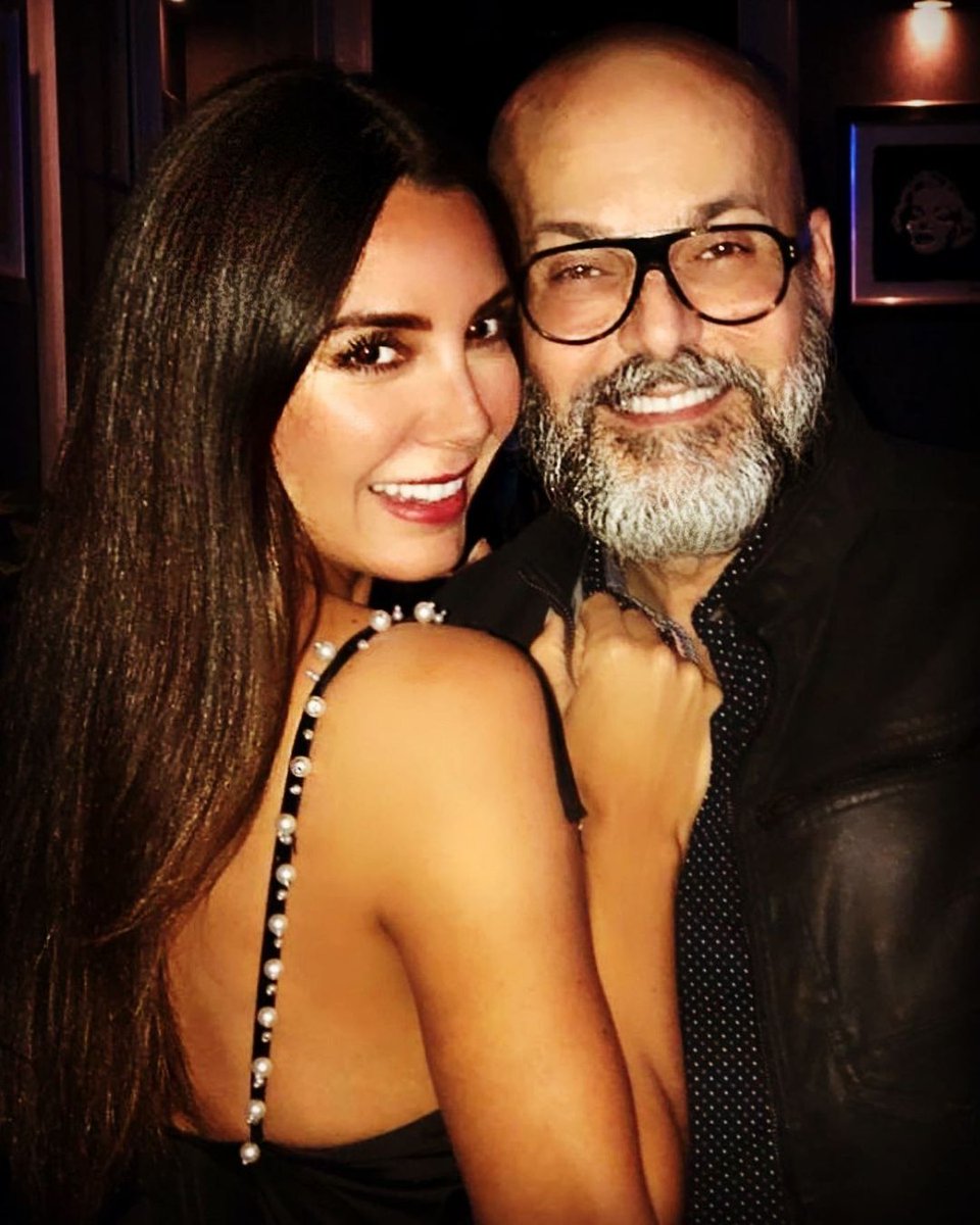 RubiconsCube's tweet photo. RT @leurbanop
Happy bday @Elygutierrez19🌹🌹Feliz Cumple mi moro adorada!Deseándote todo lo bueno,lo bello y lo amoroso para ti en tu día c/un abrazo inmenso!Salud y larga vida c/todos los q amas y los q te amamos!❤️love u!❤️ #happybirthday #elizabethgutierrez #mydearestfriend https://t.co/YaexjeD8lH