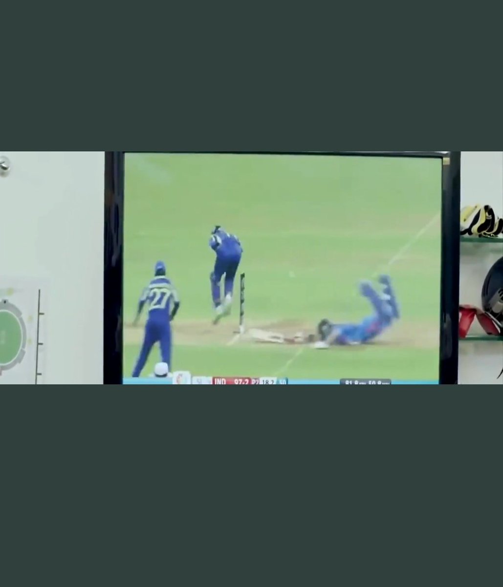 Ravispeaks39's tweet image. These is one of the greatest moments in cricket history
Dhoni playing murali with ease...
And those bottom hand shots of Dhoni.
That confidence of hitting a winning shot
Gambhir's undying passion to survive...
Then that iconic dirt jersey.. 
#10yearsofWorldcup2011
