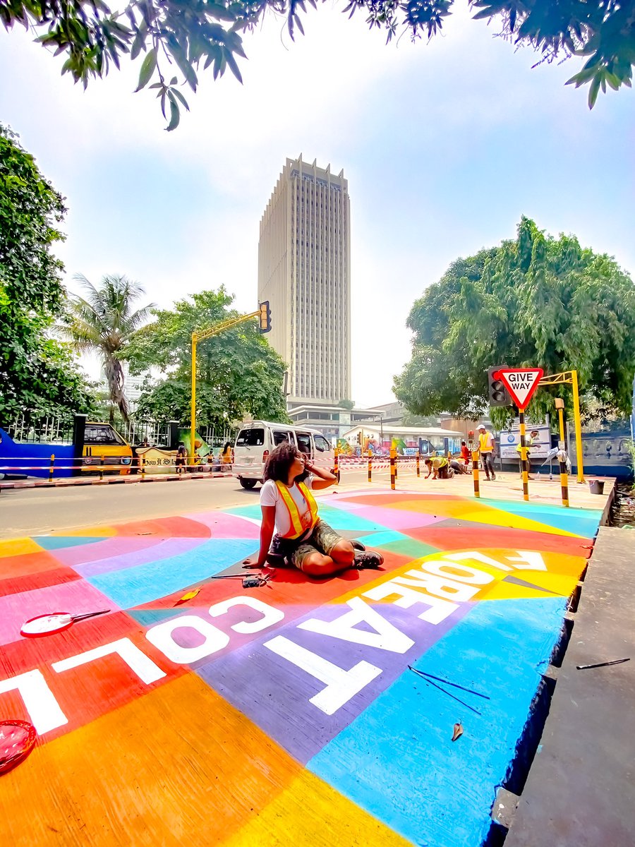 ceracerni's tweet photo. This is LAGOS oooooh -not New York. I repeat..... this is Lagos Nigeria oooooh 😦😧😮🙆🏼‍♀️

I finished my job as an Artist then switched into Modeling because, “a girl simply has to launch her Paint work”... 😒😜😂🚶🏽‍♀️ https://t.co/cleTzAOTF4