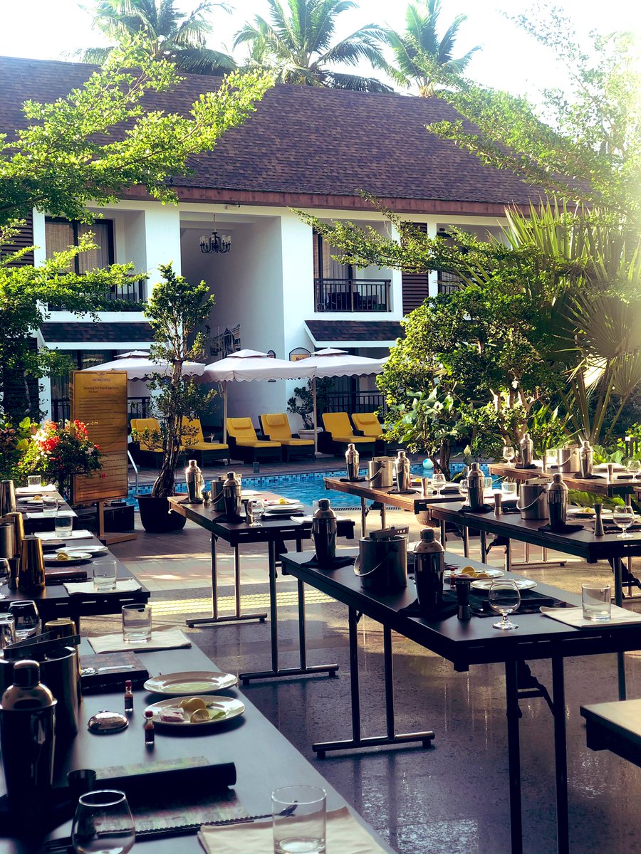 What our mornings look like vs what our evenings look like <a href="/IamProducerland/">producerland</a> 👩‍💻🤓🍾🥂