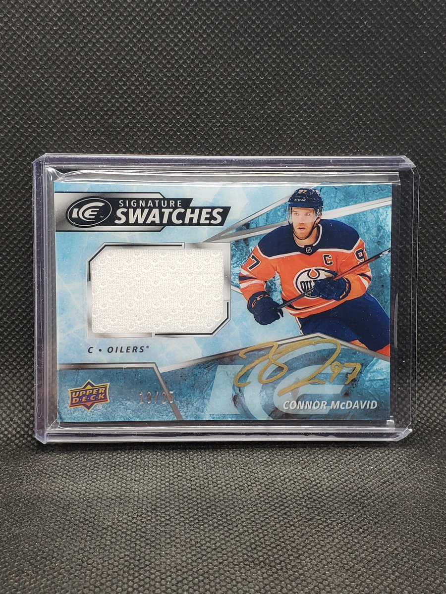 AllanBuffer's tweet photo. Connor was with us tonight in one of our breaks ! Let's go..! #connormcdavid #ink #nhl #edmontonoilers #upperdeck #tradingcards #Break_TheWorkshop #dailybreak #comeonnn https://t.co/YtfsQ8TZqx