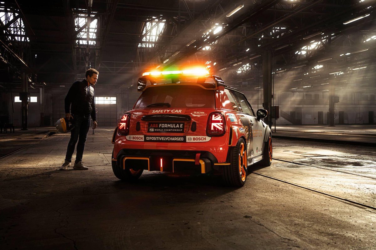 guicho_aleman's tweet photo. Presentado hace unos días el #MINIElectricPacesetter como Safety Car para su próximo debut en la Fórmula E, monta un propulsor de 135 kW y 280 Nm con detalles estéticos hechos en impresora 3D, reducción de peso y un 0 a 100 en 6,7 s ¿Les Gusta?
@MINImexico
#EscapeAutomotriz https://t.co/VKZmxNLTIS