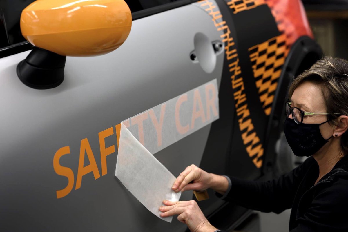 guicho_aleman's tweet photo. Presentado hace unos días el #MINIElectricPacesetter como Safety Car para su próximo debut en la Fórmula E, monta un propulsor de 135 kW y 280 Nm con detalles estéticos hechos en impresora 3D, reducción de peso y un 0 a 100 en 6,7 s ¿Les Gusta?
@MINImexico
#EscapeAutomotriz https://t.co/VKZmxNLTIS