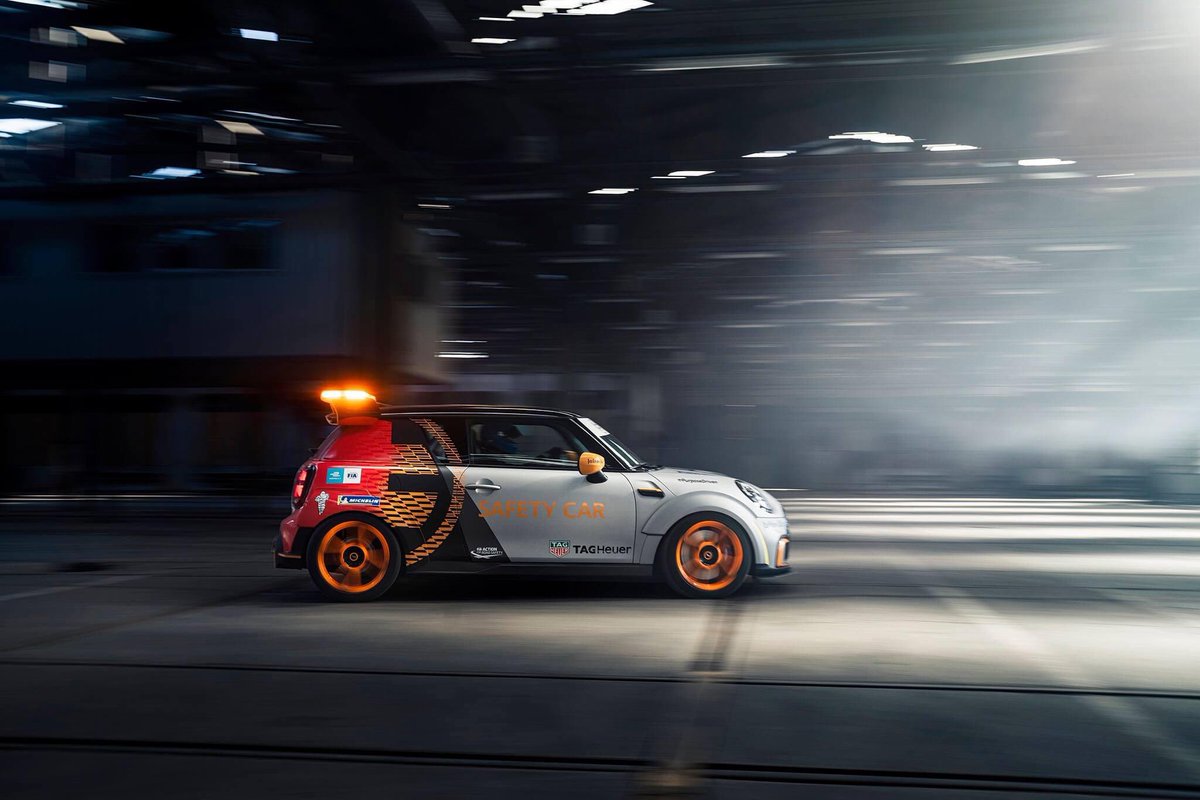 guicho_aleman's tweet photo. Presentado hace unos días el #MINIElectricPacesetter como Safety Car para su próximo debut en la Fórmula E, monta un propulsor de 135 kW y 280 Nm con detalles estéticos hechos en impresora 3D, reducción de peso y un 0 a 100 en 6,7 s ¿Les Gusta?
@MINImexico
#EscapeAutomotriz https://t.co/VKZmxNLTIS