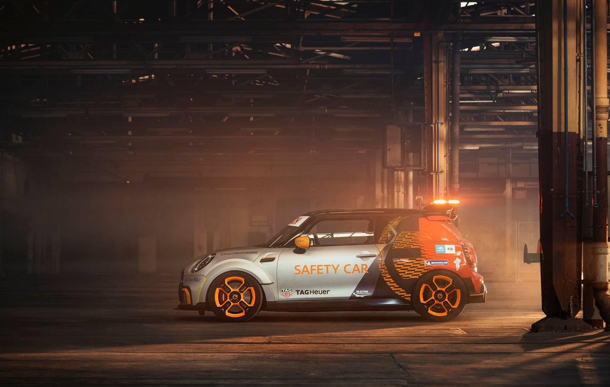 guicho_aleman's tweet photo. Presentado hace unos días el #MINIElectricPacesetter como Safety Car para su próximo debut en la Fórmula E, monta un propulsor de 135 kW y 280 Nm con detalles estéticos hechos en impresora 3D, reducción de peso y un 0 a 100 en 6,7 s ¿Les Gusta?
@MINImexico
#EscapeAutomotriz https://t.co/VKZmxNLTIS