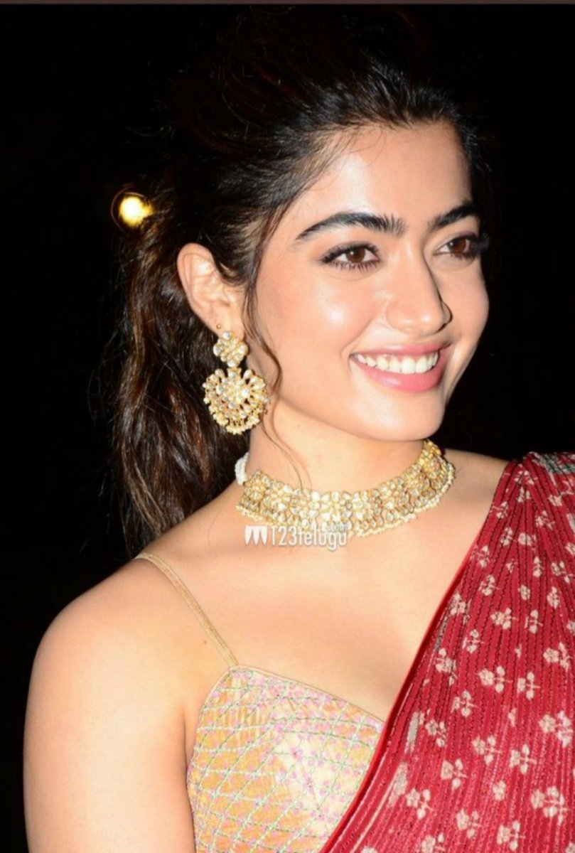 Malleshdatrika1's tweet photo. @iamRashmika @SrBachchan @ektarkapoor @RuchikaaKapoor @Shibasishsarkar @balajimotionpic @RelianceEnt Best of luck #Goodbye #RashmikaMandanna teamπ.Try to amazing performing actress @iamRashmika .Looks like so cute.. .#mumbai #bollywoodactress #Bollywood #Kollywoodcinima #Look #ActressLife #sylish https://t.co/wIIpYnLmY8