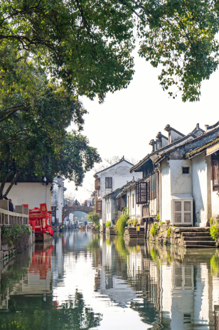 Kunshan_China's tweet photo. Rich in cultural background, ancient towns in #Kunshan would bring you a feast of spring rhythm as it is now dressed in pink and green “coats”, showing off its elegant and dignified appearance. #KunshanInSpring https://t.co/qQnDosmstV