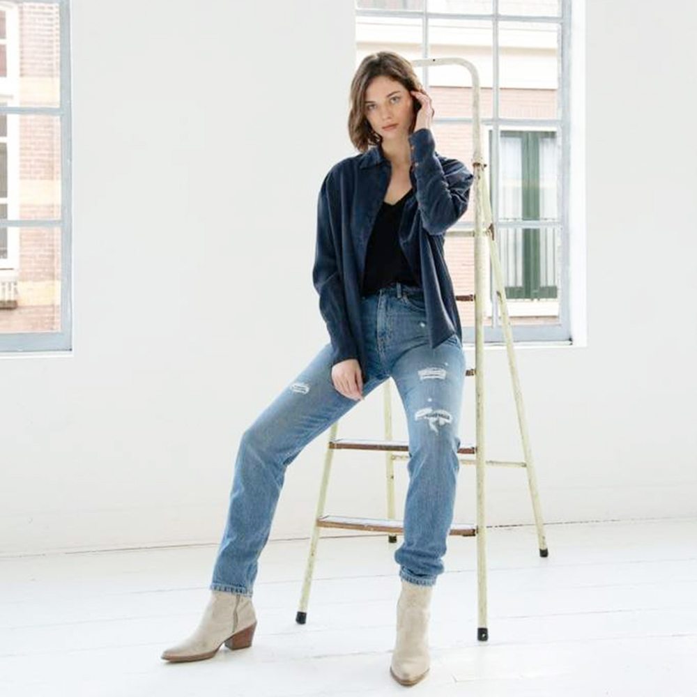 LENAlibrary's tweet photo. Hellooo LENA's! Omdat de giveaway van Kuyichi x LENA zo'n succes was hebben we weer nieuwe Kuyichi items in de bieb hangen! 👖

Denim is een trend die we veel zien. Het is een comfortabele, alledaagse look die overal bij past ✨ Kuyichi items lenen is dubbel duurzaam: al hun k https://t.co/IgXQ3oGCug