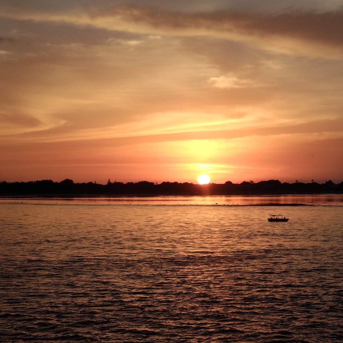 namitawagle's tweet photo. My favorite color - Sunset
#sunset #Reflections #SkyDaysofBloom #nature #healings #sunsetphotography #PictureOfTheDay #tweeter #Trending #India #Maharashtra https://t.co/aMKByf48CZ