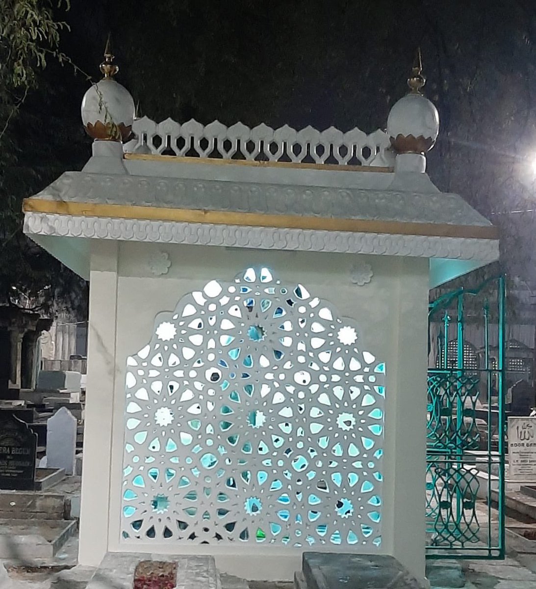 arvindkumar_ias's tweet photo. the grave tomb of Padma Bhushan Ustad Bade Ghulam Ali Khan Saaheb, the greatest classical exponent of Patiala Gharana at the Dairah-e-Mir Momin, Sultan Shahi, Hari Bowli Road is restored by @GHMCOnline #Hyderabad 

@KTRTRS https://t.co/2dlRidP8Zk