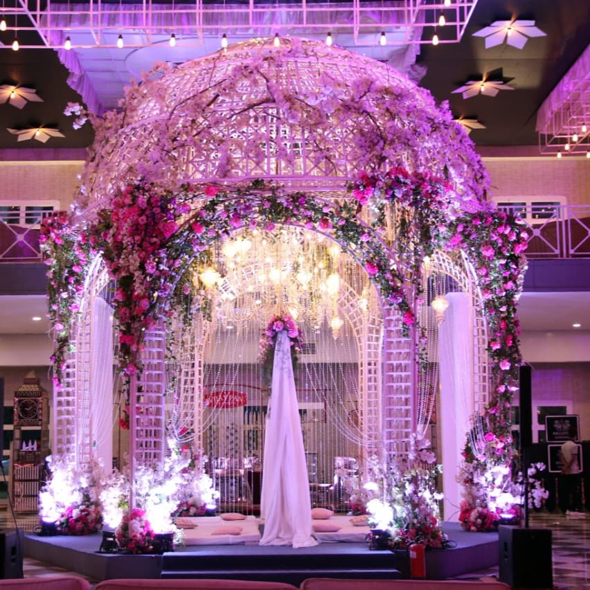 GutgutiaVikaas's tweet photo. Perfectly Perfected for your DREAM WEDDING!- " THE RITZ"
@FNPgardens

#weddingdecor #wedding #weddingplanner #weddinginspiration #weddingday #bride #weddingideas #weddingphotography #weddings #weddinginspo #weddingflowers #weddingplanning #weddingdecoration #eventplanner https://t.co/wOh3SWTsQc