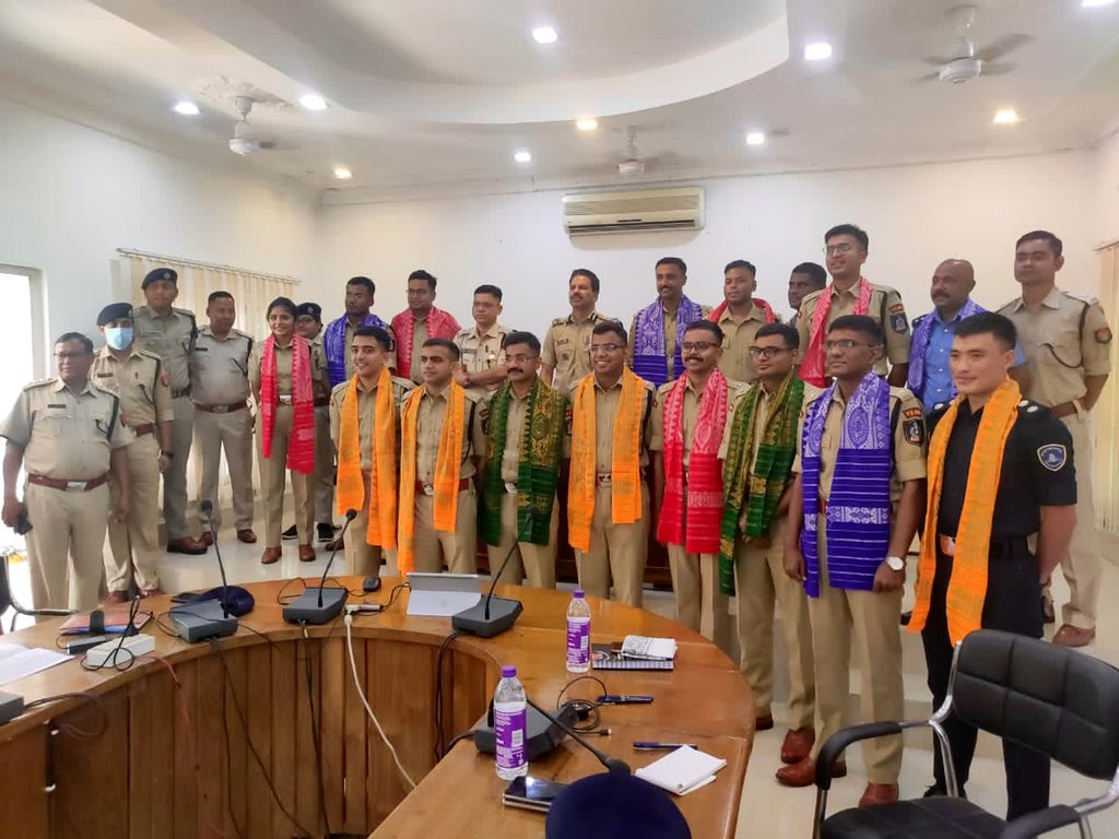 lrbishnoiips's tweet photo. The inquisitive side of young IPS officers came to the fore during our interactive training session on election management today at Kokrajhar. Let the ambition of learning to guide them forward &amp; also make them more determined &amp; more primed for success over the coming years! https://t.co/LMffsFGiDQ