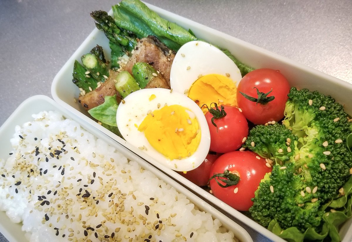 ShiitakePodcast's tweet photo. (link in bio) 
If husbento loved your bento, then make new bento 🥢🍅🍙🇯🇵 #japan #bento #foodie #food #culture #podcast #hokkaido #japanesefood https://t.co/RiRg4dC3Jq