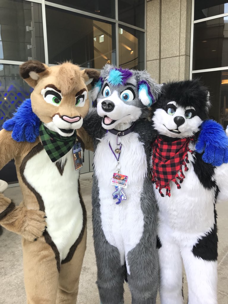 TaebynPup's tweet photo. OMC ME AND @Cougs_irl and @MoriMutt at #TFF2018 OMC https://t.co/I4aJAtpP3W