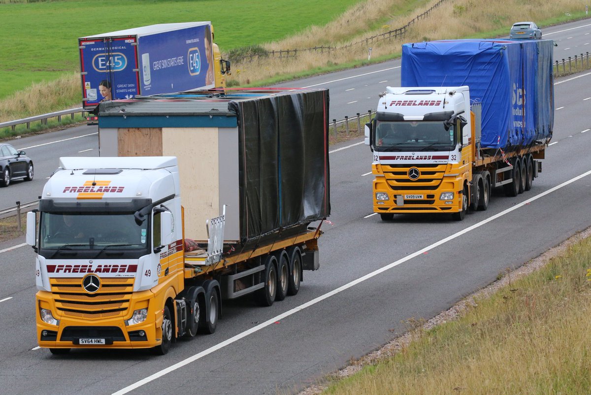 truck_tt's tweet photo. Freelands Freight Friday with a stunning pair of Actros MP3 VS MP4. Those MP3 Were unbreakable. @mercedestruckuk @mercedestrucks #Freelands https://t.co/4ZZOV24GIW
