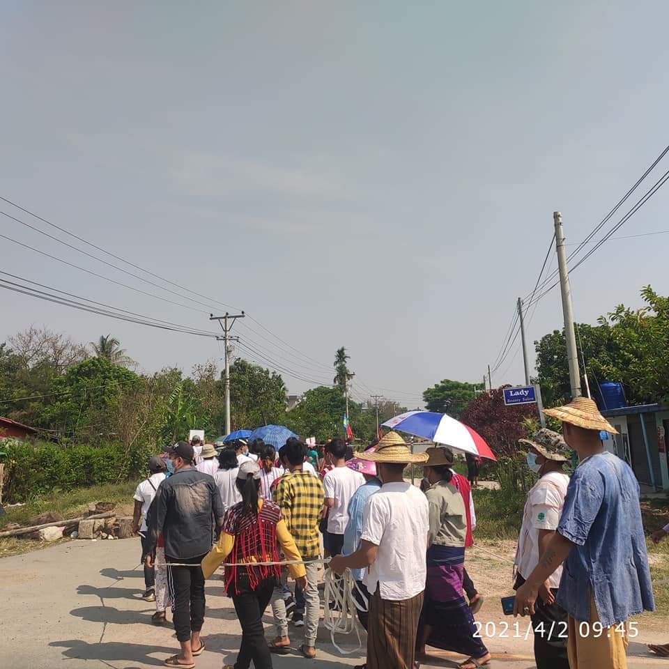 Abdulla_AH7's tweet photo. ကယားပြည်နယ်၊ လွိုင်ကော်မြို့တွင်ပြုလုပ်သော လူမျိုးပေါင်းစုံသပိတ်စစ်ကြောင်း

(၂၊ ၄၊ ၂၀၂၁) ရက်နေ့

#အာဏာရှင်မှန်သမျှကျရှံးရေး 
#ဖက်ဒရယ်ဒီမိုကရေစီပြည်ထောင်စုပေါ်ပေါက်ရေး 
#မတရားဖမ်းဆီးခံရသူများလွတ်မြောက်ရေး 
#EndDictatorship
#BuildFederalDemocraticUnion
#FreeEveryoneUnjustlyDetained https://t.co/4RDtW8jeiz