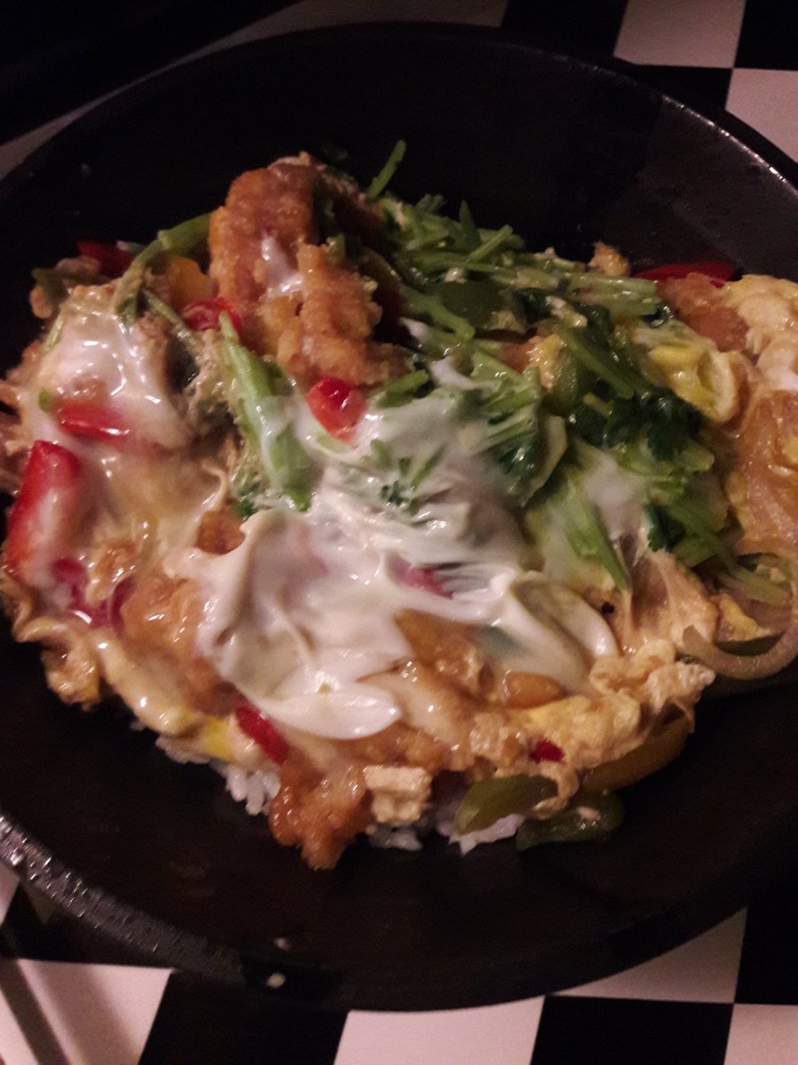 Almost Midnight~🌉🌃
but I just made Deliiicious **Donburi**
~❤️💛💚❤️💛💚
Turned out sooo good!!
#Oishii #Donburi
Feel lit bit guilty haha ✌️😁✌️
But it's all good!!   Have a Great night everyone💕