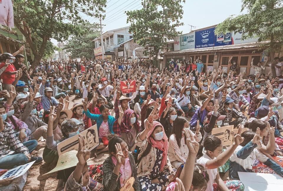 BunnyPhyoe's tweet photo. Monywa today: With all the crackdowns and oppressions going on, the people of Monywa, Myanamar keep it strong and united for their protest against the coup.

Photo : CTTO
#WhatsHappeningInMyanmar
#Apr2Coup https://t.co/n7kqX1W6DZ