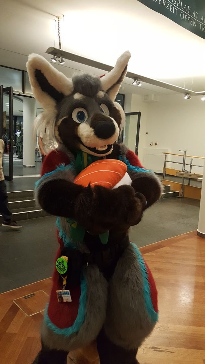 titanpandaroo's tweet photo. Did you know?
Pandaroos are not Easter Bunnies, so instead of giving out eggs over Easter they give out hugs!
...they had sushi for you too, but all that hugging makes for a hungry pandaroo!
#FursuitFriday #SuchAPanderp #FursuitEaster https://t.co/6ecPOZzn1r