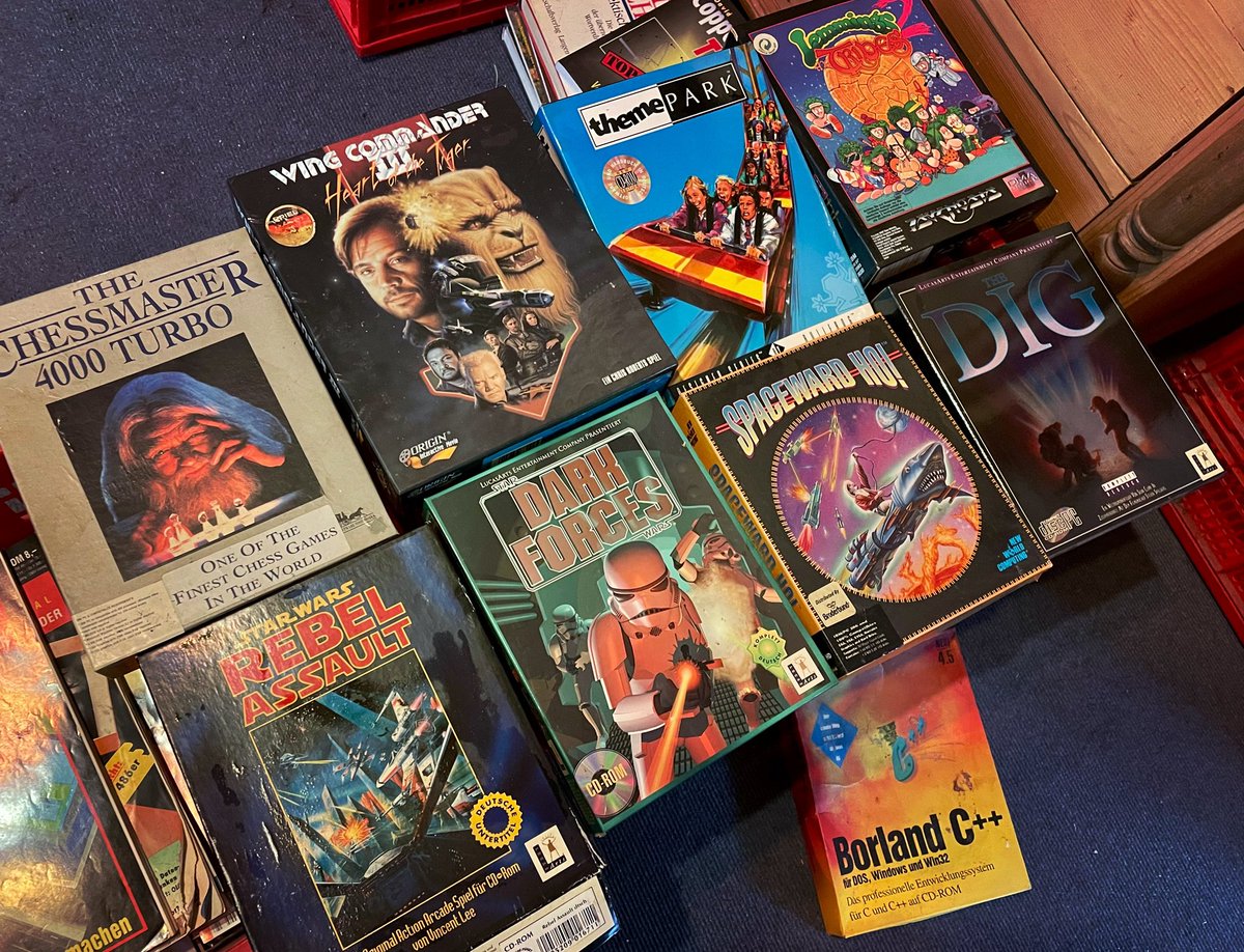 Elda_Lea's tweet photo. I discovered my childhood while tidying up - I can't and won't throw this away 🥰🙈🤷🏻‍♀️ https://t.co/a3JVmeaAku