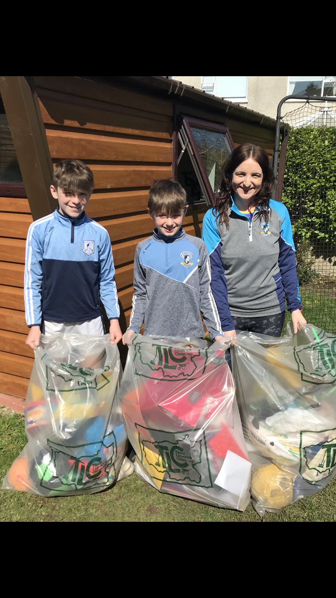 BroughamSarah's tweet photo. Team Limerick clean up complete on a sunny Friday morning 😎#TLC6 @NapGAA @TLC_Limerick https://t.co/OXE4l9lbSG