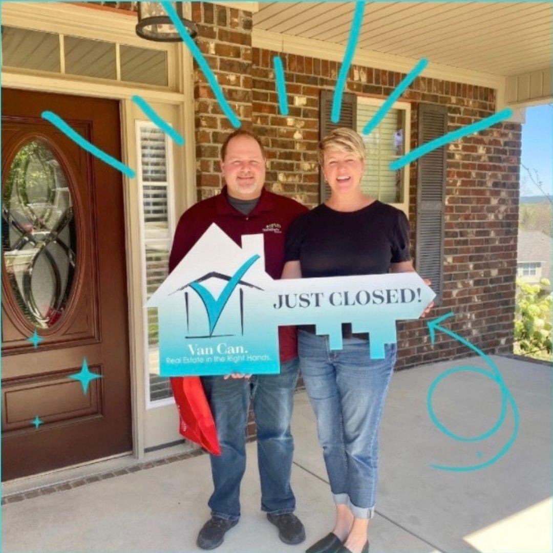 vanamey's tweet photo. I am so excited to help my sweet friends move back home!!  Congrats Curran &amp; Carolyn!!
#ilovemyclients #bringingfamiliestogether  #vancan4real #vanflemingrealestate #vancansell #realestateintherighthands #meybohmistheplacetobe https://t.co/LCw4besQDg