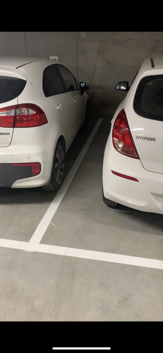 tjernsand's tweet photo. Nyinflyttad sen igår och får samtal från personen som har parkeringsplatsen jämte att jag står för nära honom och på linjen? 😂 https://t.co/wXxprwvC8x
