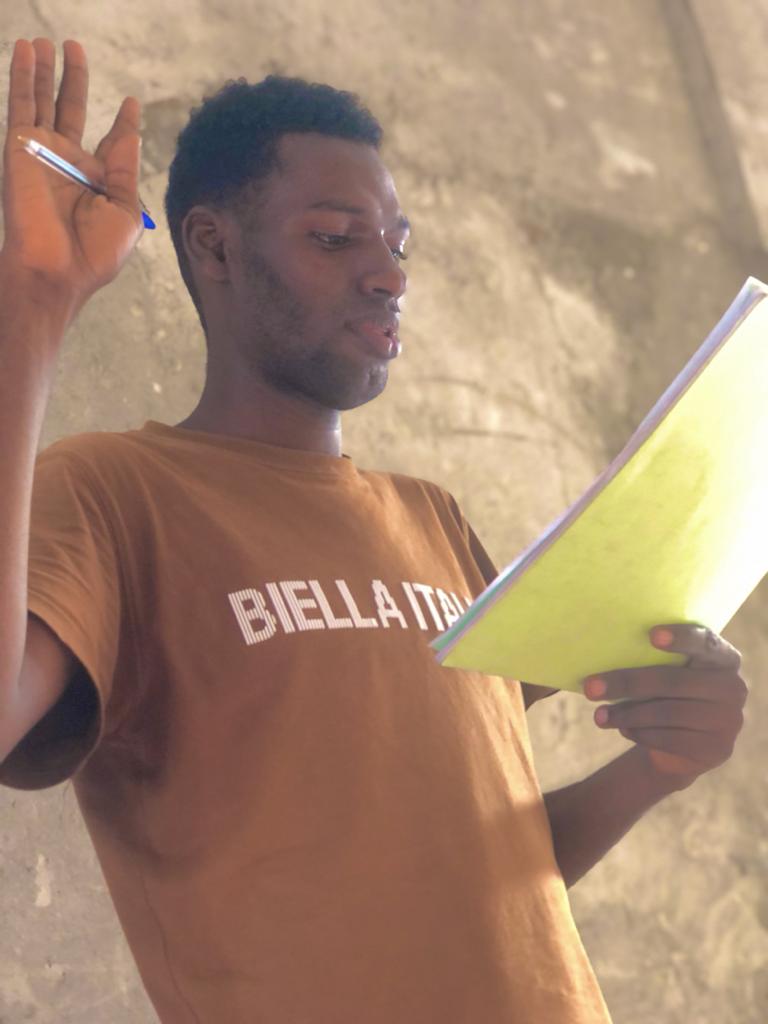 mamadoualpha129's tweet photo. Devant mes pairs❤
J'en approuve le contenu et m'engage à le respecter et à en faciliter l'application💪

Qui-sait🙄🙄🙄🙄🙄
L'énergie 💪
Motivation 💪
Engagement 💪
Qu'Allah nous facilite les tâches amine🙏🙏 https://t.co/5Hrctpg9ZV