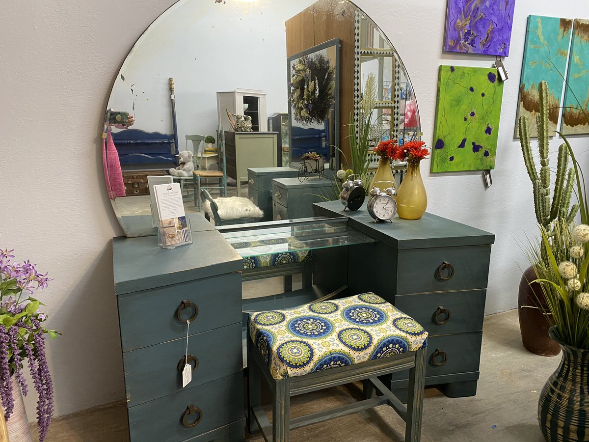 FallonAppleton_'s tweet photo. Two new businesses are opening for First Friday in Downtown Bryan! We’ve got the details on #BVTM #destinationbryan https://t.co/48Otmm8N7e