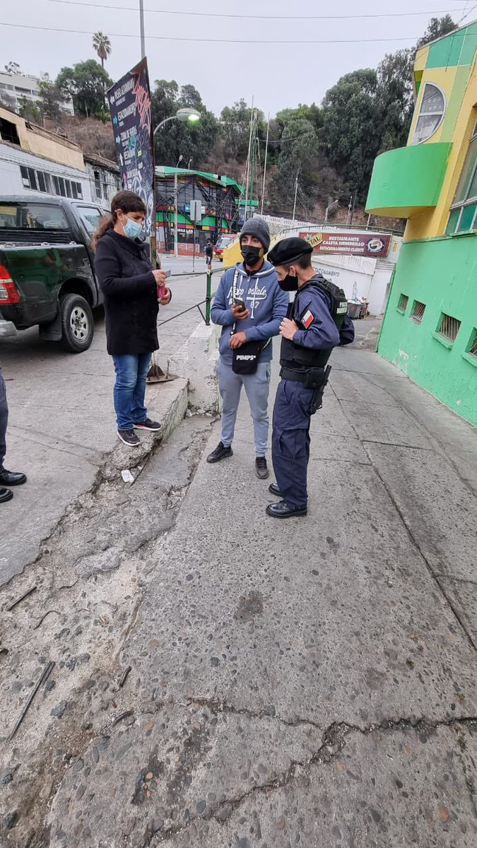 Capuertovalp's tweet photo. El personal de la @gm_valparaiso se encuentra apoyando a la @Capuertovalp en tareas de fiscalización y control de permisos en caleta #ElMembrillo #Valparaíso.
Si no es necesario #NoTeExpongas
#ArmadaTeCuida https://t.co/3G8pLDMrHJ
