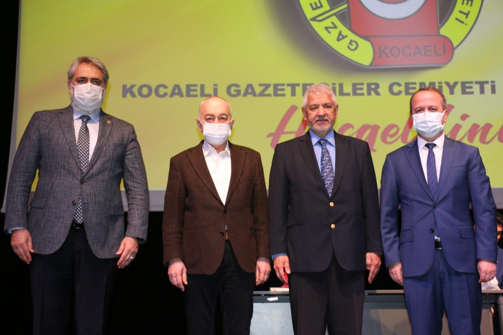 salihyalcintas's tweet photo. Kocaeli Gazeteciler Cemiyeti’nin olağan kongresinde güven tazeleyen değerli başkanımız Cemal Kaplan’ı tebrik eder, göreve yeni seçilen Yönetim Kurulu üyeleriyle birlikte çalışmalarında başarılar dilerim.
#Kocaeli
#KocaeliGazetecilerCemiyeti
#KOGACE https://t.co/oxh7zsYXMF