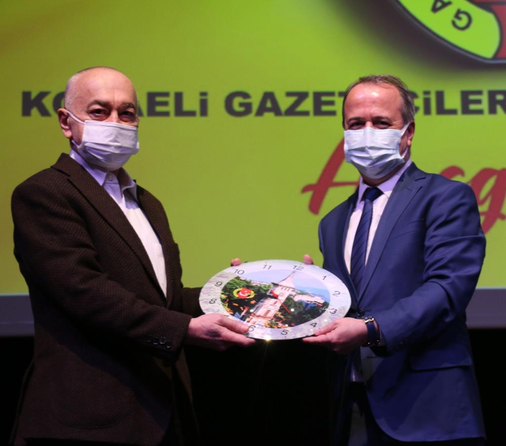 salihyalcintas's tweet photo. Kocaeli Gazeteciler Cemiyeti’nin olağan kongresinde güven tazeleyen değerli başkanımız Cemal Kaplan’ı tebrik eder, göreve yeni seçilen Yönetim Kurulu üyeleriyle birlikte çalışmalarında başarılar dilerim.
#Kocaeli
#KocaeliGazetecilerCemiyeti
#KOGACE https://t.co/oxh7zsYXMF