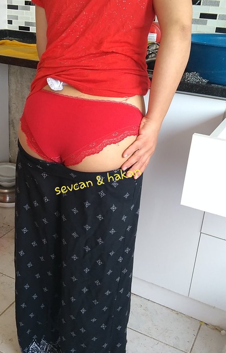 Ev hali. Sevcan beni böyle beğenmezler dedi😊 kırmızıyı  seven gelsin diyor 💋