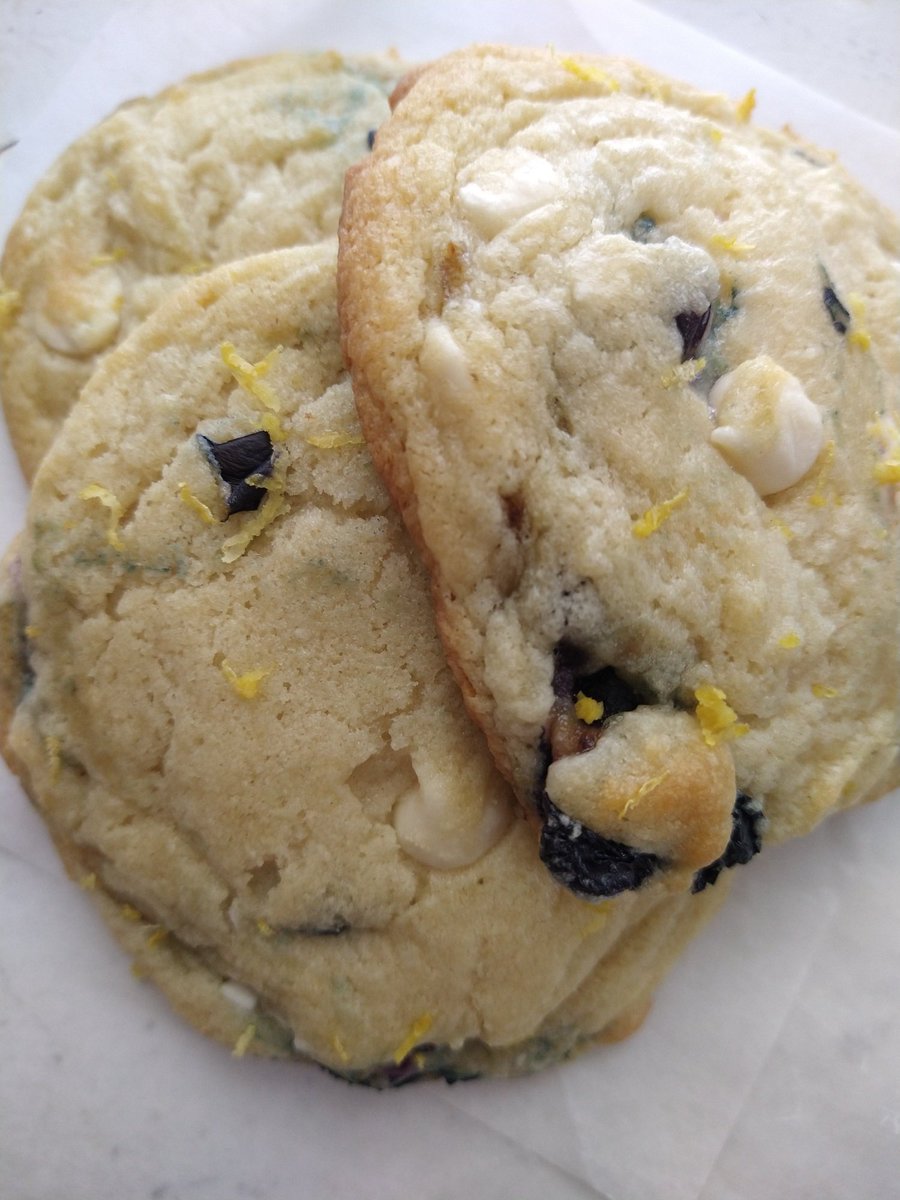 joint_cookie's tweet image. The stars have aligned and your wishes have come true- Blue Dream is back. This is a fan favorite utilizing blueberries, cream cheese, lemon zest, and lavender to give your taste buds a xxplosive adventure. #OpenUntilNine #PickUpWindow #BakedToOrder #Dayton