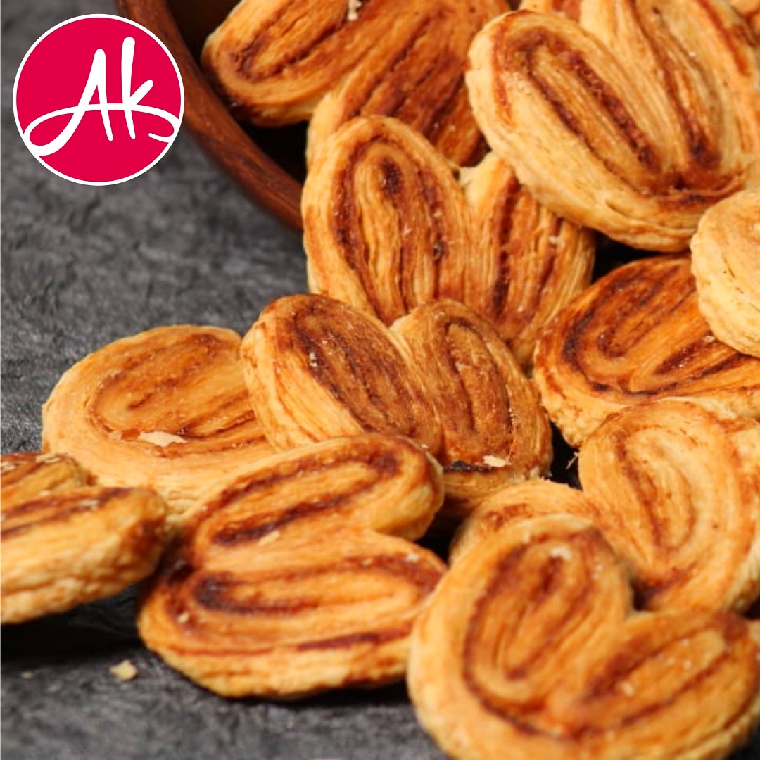 AanalKotak's tweet photo. Just thinking of palmiers, these sweet, flaky French cookies usually come to mind ๐ซ๐ท
Learn to make them on my YouTube channel and donโt forget to like,share and subscribe โค๏ธ
#chefaanalkotak #aanalkotak #chef #cheflife #sweet #frenchcookies #palmier #palmiers #frenchpalmiers https://t.co/h51euYOWBi