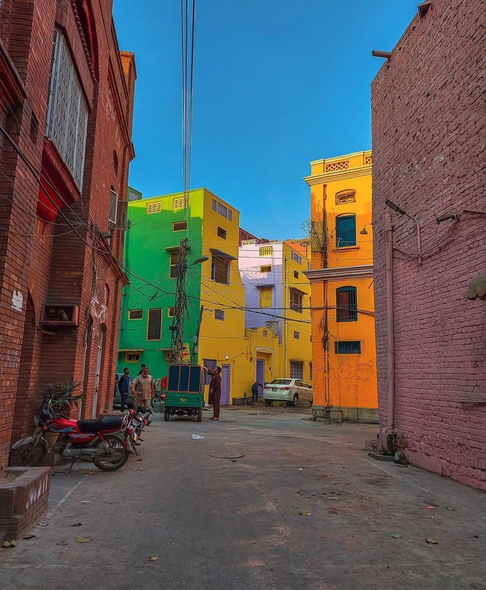 Visit_92's tweet photo. Old Anarkali Bazaar Smiling face with heart-shaped eyes
Pakistan's Most Beautiful City #Lahore Red heart.
#Visit92 #VisitPaksitan #Booking https://t.co/pgfhSN4UgJ