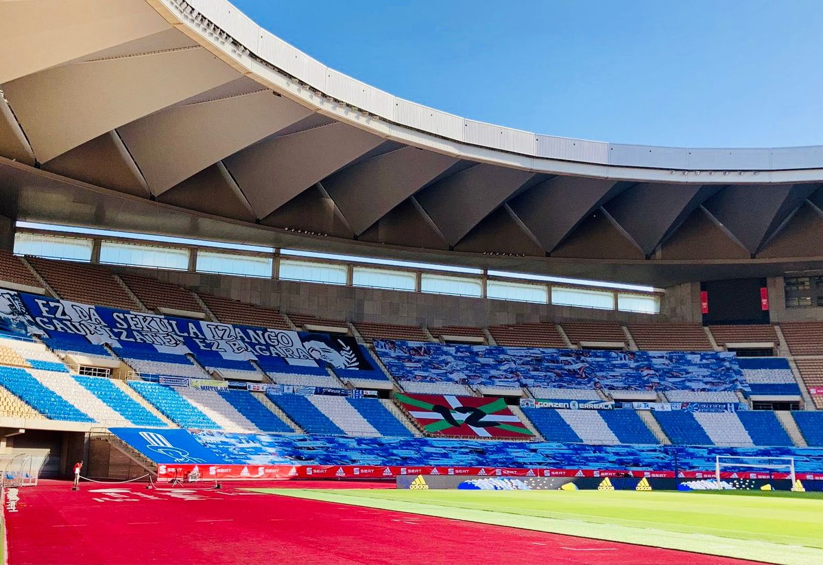 RealSociedad's tweet photo. BETI ZUEK!!! 💙

#Gurekin | #AurreraReala https://t.co/SIf3tU0JX5