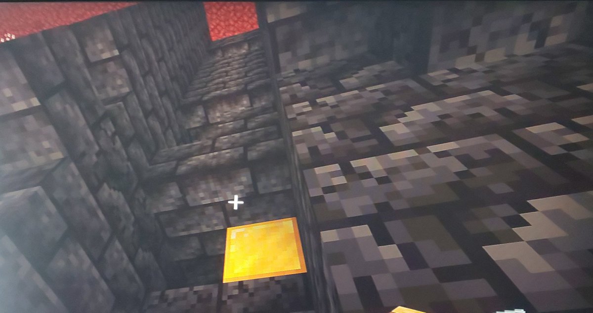 ゆうクラ 廃要塞攻略 7日目 今日は ブラックストーンでできた建物部分をリフォーム 1フロアはそんなに広くないのですが迷路のようになっていて 壁の中に金が隠されてたりしたので 以外にてこずりました ブルート達も居なく 平和に作業できました