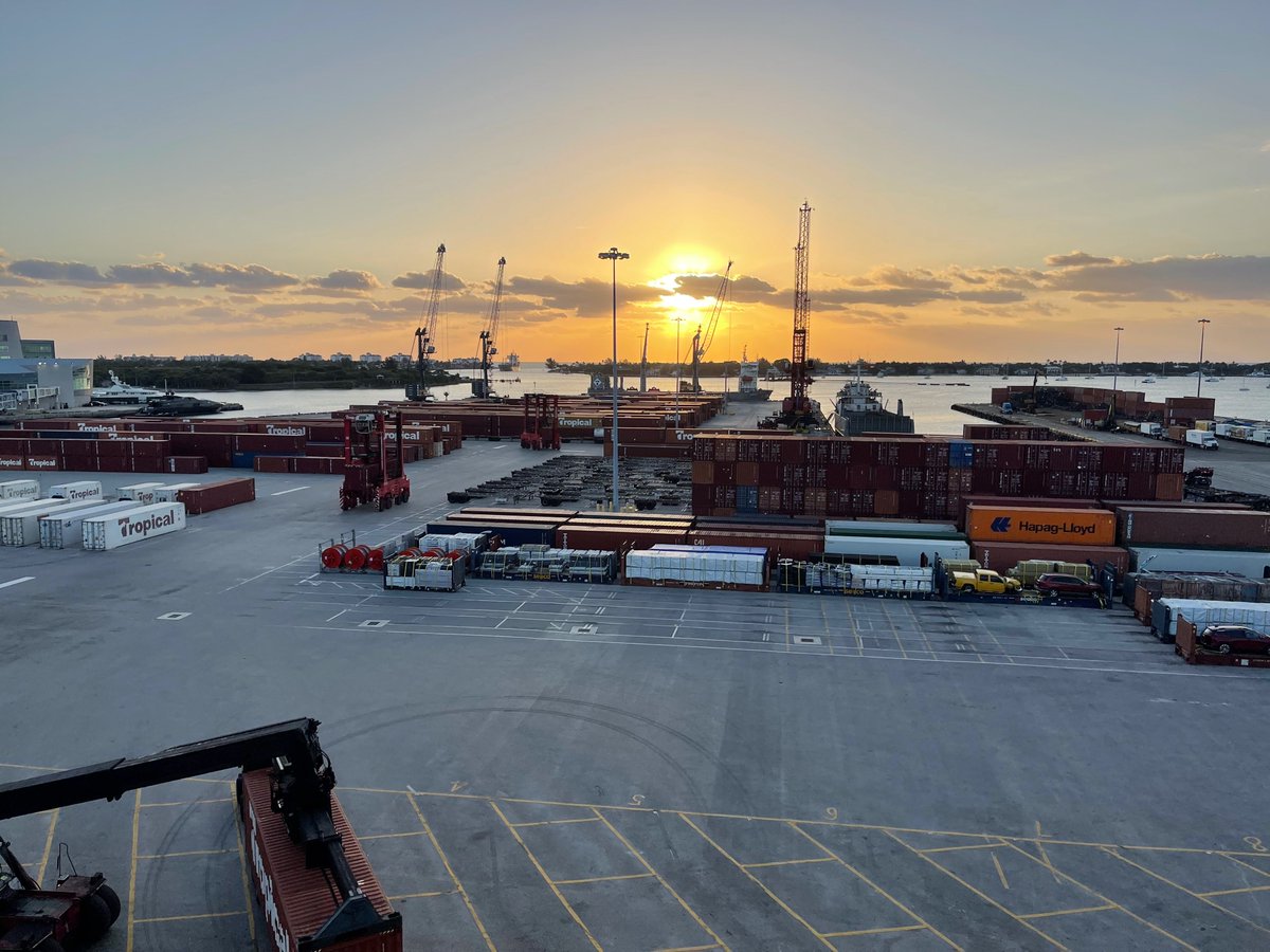 🌞It’s a beautiful morning here at the @portofpalmbeach! 

Check out our story to see Tropic Lisette making her port call to the warm waters of Palm Beach after a five day sailing from the icy waters of Halifax NS, Canada.