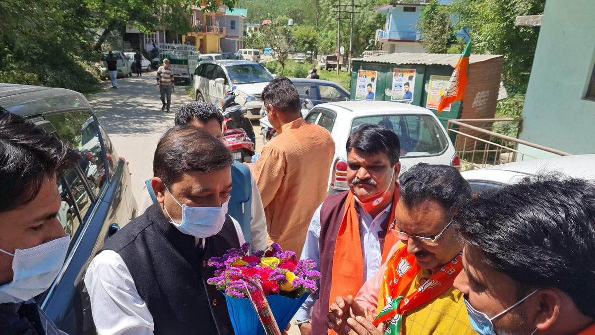 BJP4Himachal's tweet photo. हिमाचल भाजपा प्रदेश अध्यक्ष एवं सांसद श्री सुरेश कश्यप जी ने आज नगर निगम मंडी चुनाव में भाग ले रहे भाजपा प्रत्याशियों के लिए विभिन्न सभाओं में प्रचार किया। https://t.co/afpJrWCHPo