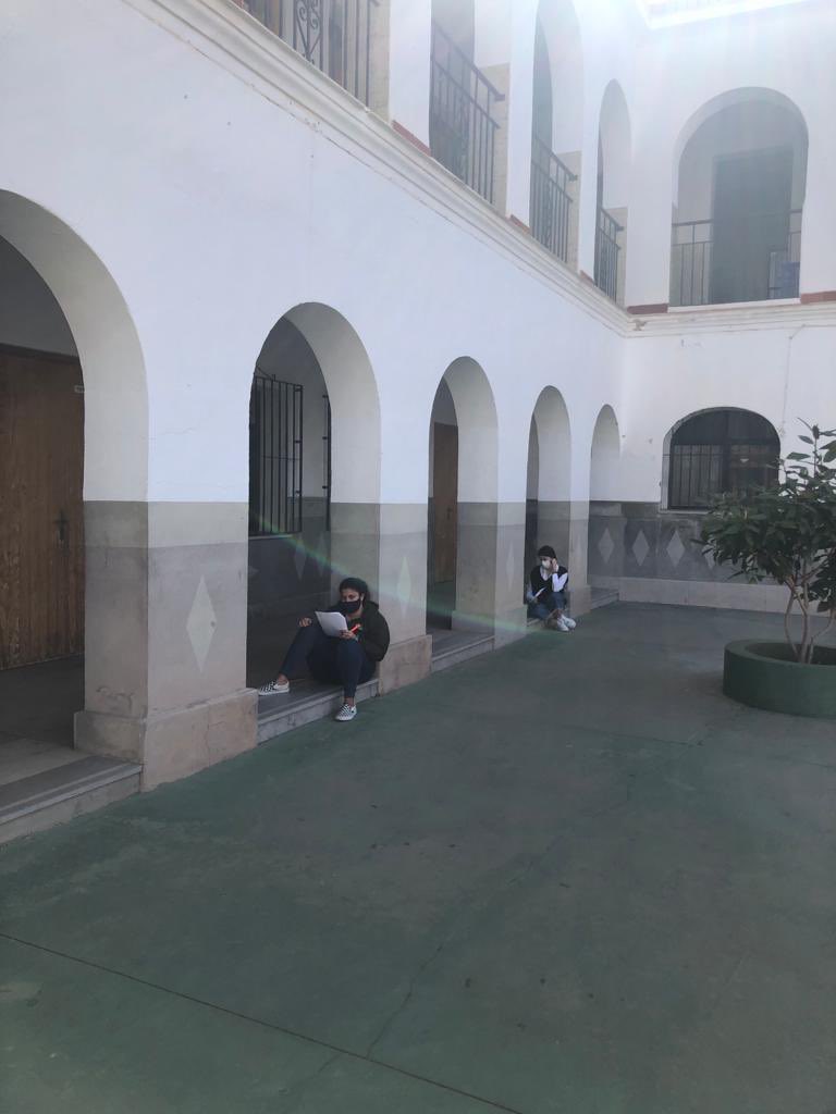 MaristasMalaga's tweet image. 🔹Hoy, en la Pascua Local de #GVX, hemos rememorado el #ViernesSanto. 

🔹Nos hemos acercado a María, Juan y el Centurión. Nos han contado el dolor y la incertidumbre que sienten ante la muerte de Jesús ✝️. Sin embargo, la historia no termina hoy...
#SomosDesdeDentro #masqueaulas
