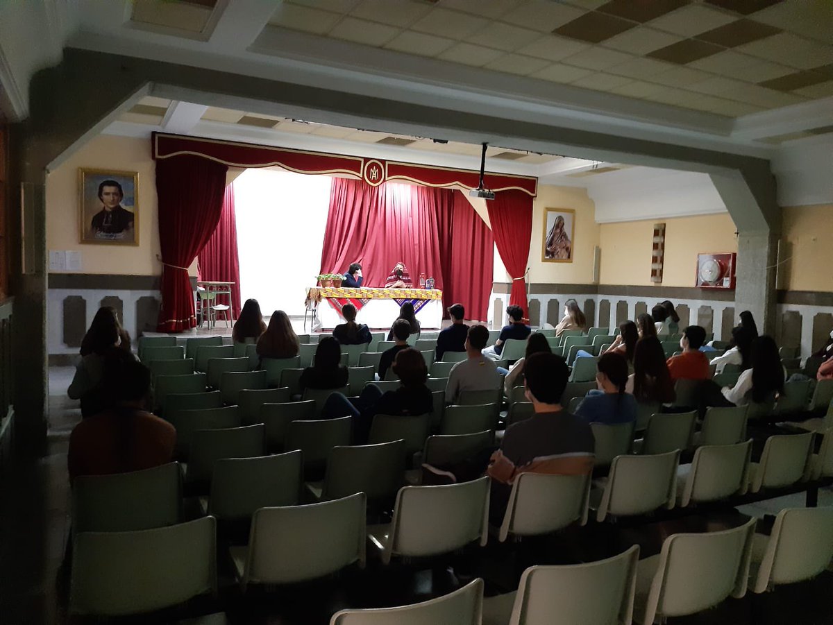MaristasMalaga's tweet image. 🔹Hoy, en la Pascua Local de #GVX, hemos rememorado el #ViernesSanto. 

🔹Nos hemos acercado a María, Juan y el Centurión. Nos han contado el dolor y la incertidumbre que sienten ante la muerte de Jesús ✝️. Sin embargo, la historia no termina hoy...
#SomosDesdeDentro #masqueaulas