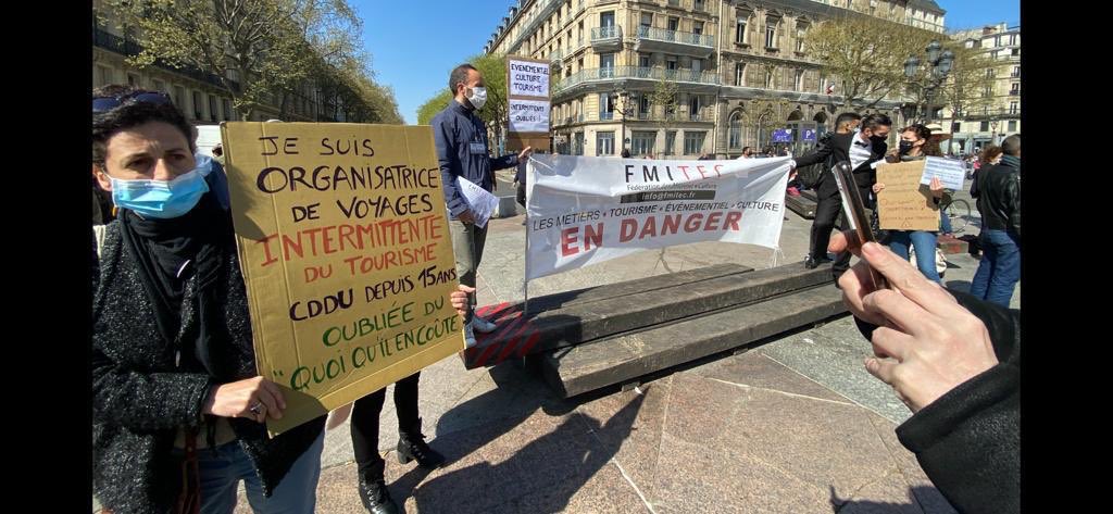 LaFMITEC's tweet photo. #occupationpartout #vendredidelacolere 
#intermittentsdelemploi #cddu #RHEC
✅Les OUBLIES du Quoi qu’il en coûte mobilisés jq:
➡️Retrait #RAC
➡️Aide immédiate pour ceux en rupture de droits
➡️Prolongation #annéeblanche + élargissement à tous
@Elisabeth_Borne @BrunoLeMaire @afpfr https://t.co/M4XgTU4yAQ