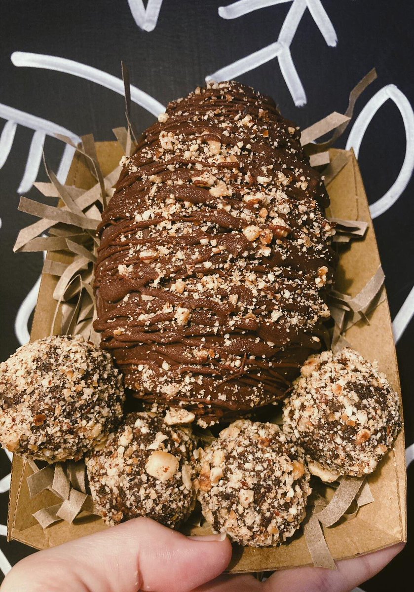 We have loved seeing all the amazing handmade Easter eggs that are made with our chocolate! These ones are made by our local @orchardlanecoffeehouse and they come with matching chocolate bars too! Heaven! 🐣😍🍫

#vegan #easter #dairyfree  #ethical #goodfriday #veganfolkestone